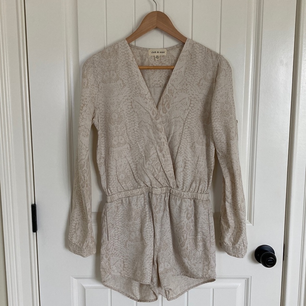 Cloth & Stone Anthropologie Dahl Cream Snake Print Romper Size XS